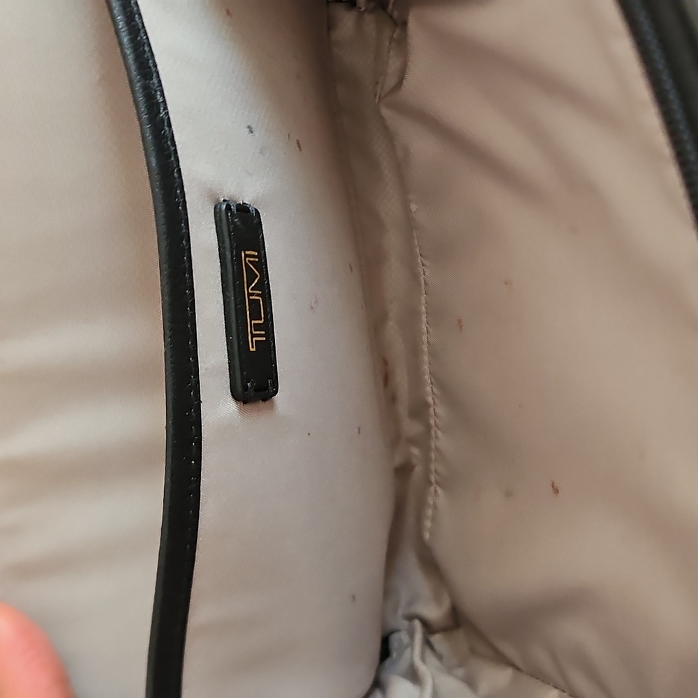 TUMI Black Leather Crossbody Bag Detachable Strap - Picture 12 of 17